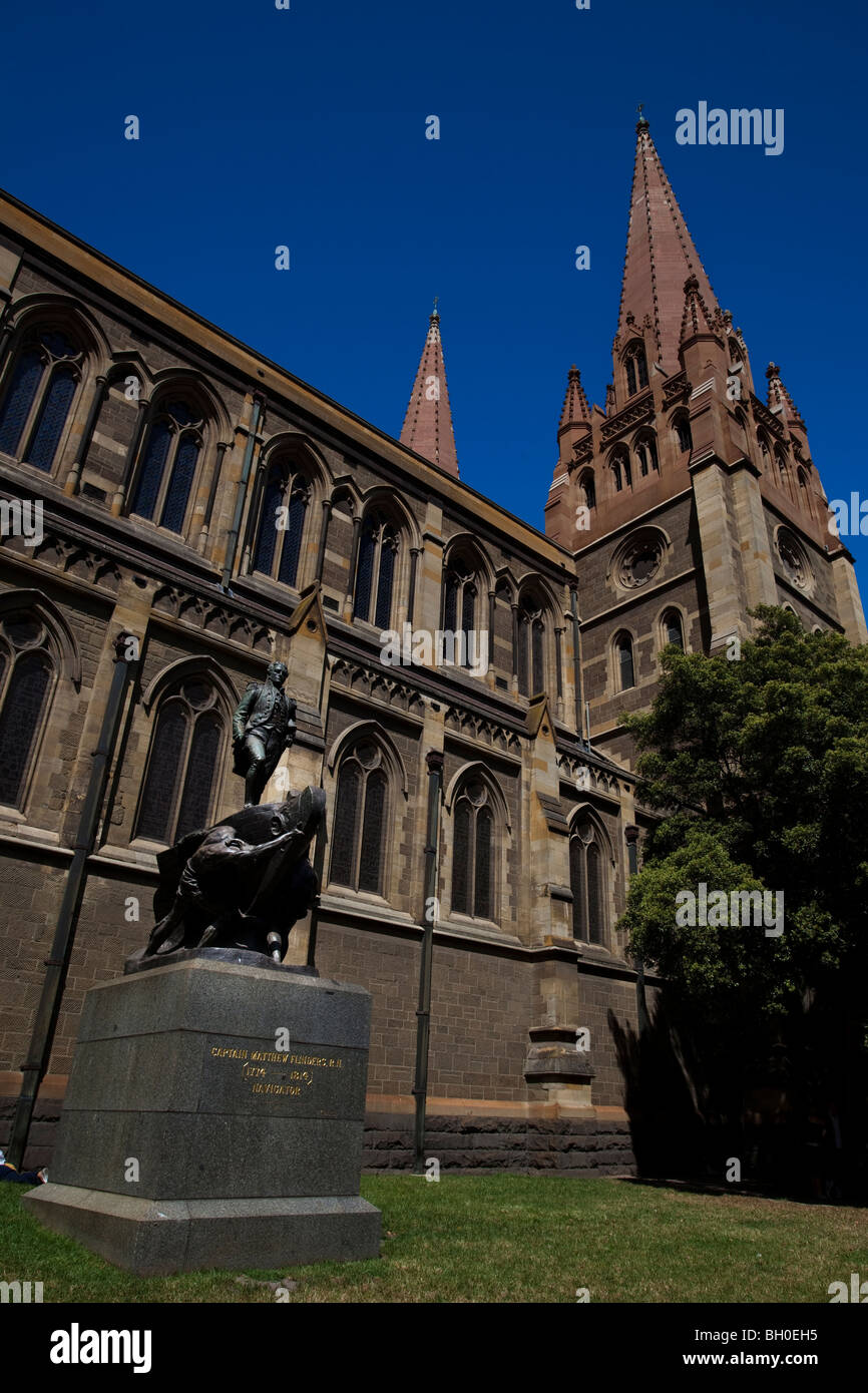 Statue von Entdecker Matthew Flinders in St. Pauls Cathedral, Melbourne, Australien. Entworfen von Charles Web Gilbert. Stockfoto