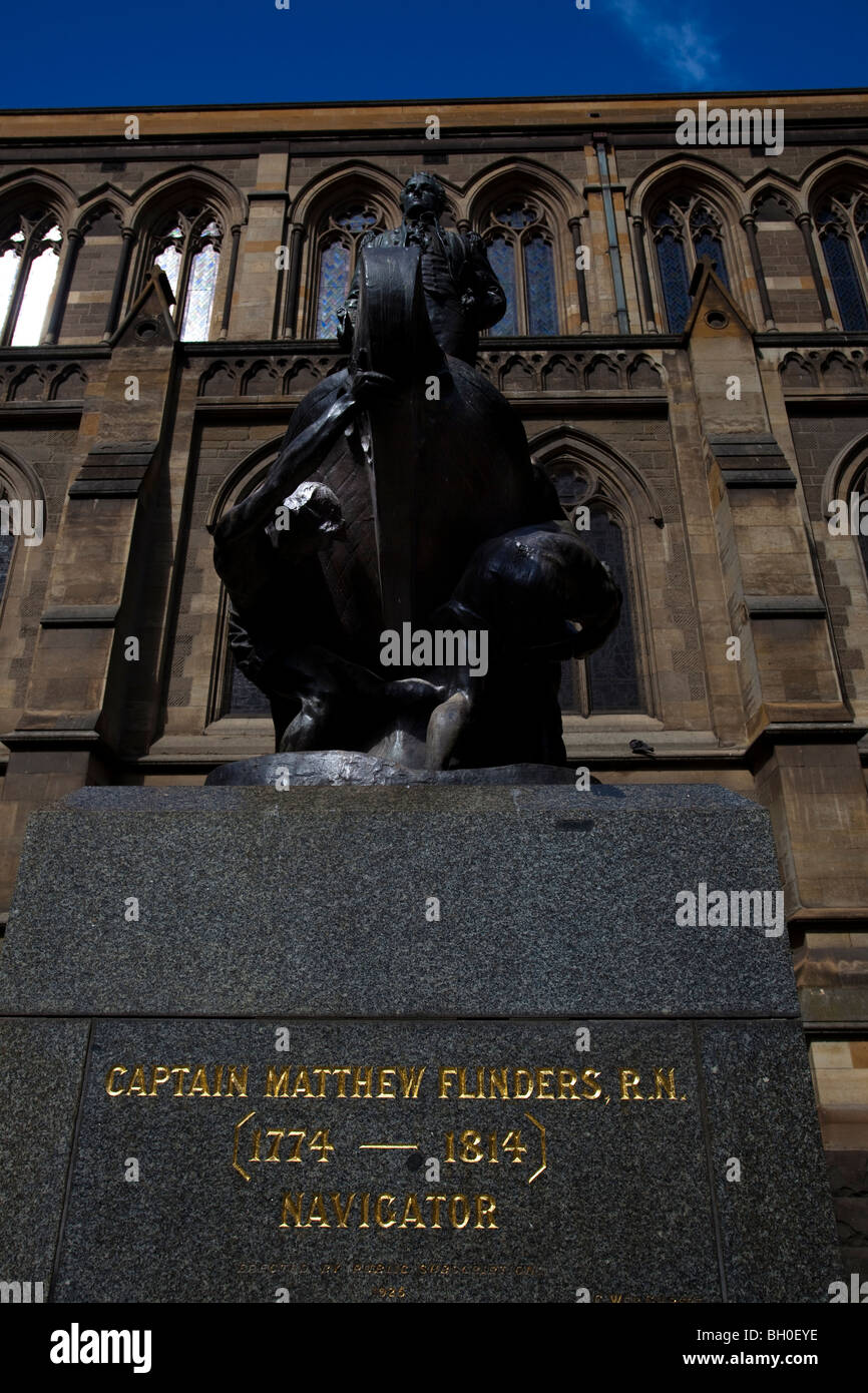 Statue von Entdecker Matthew Flinders in St. Pauls Cathedral, Melbourne, Australien. Entworfen von Charles Web Gilbert. Stockfoto