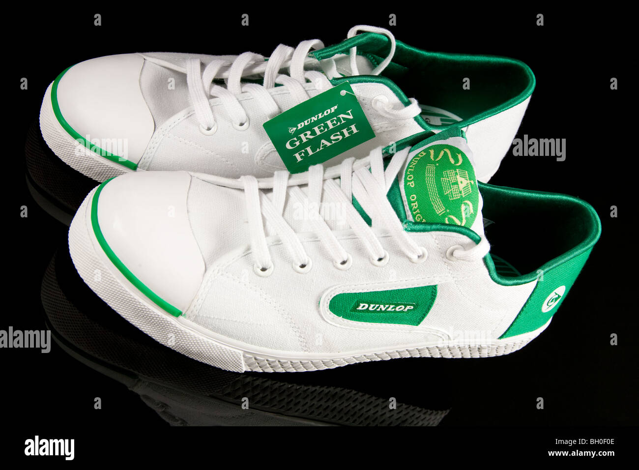 Ein paar Tennisschuhe Dunlop Green Flash Stockfoto