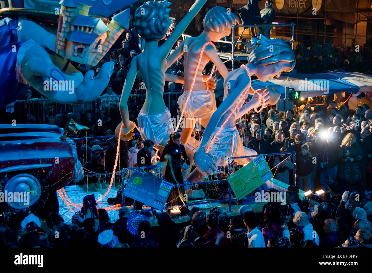 Nizza, Frankreich, öffentliche Veranstaltungen, Karnevalsparade, nächtliches fest, schöner Karnevalswagen, frankreich feiern Stockfoto