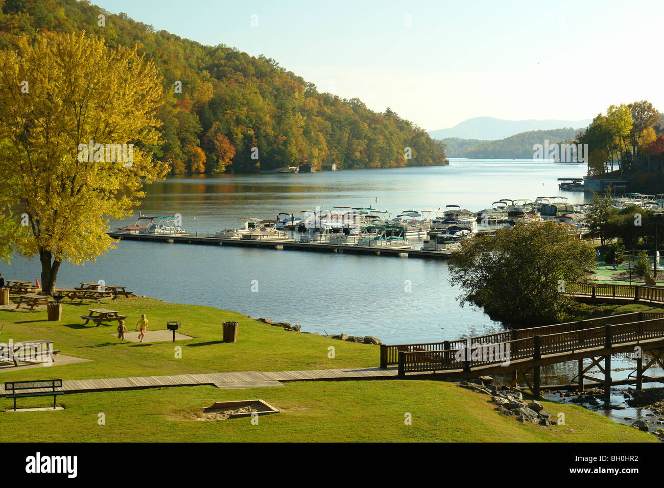 Lake Lure, NC, North Carolina, Wandern kahl Resort, Marina, Herbst Stockfoto