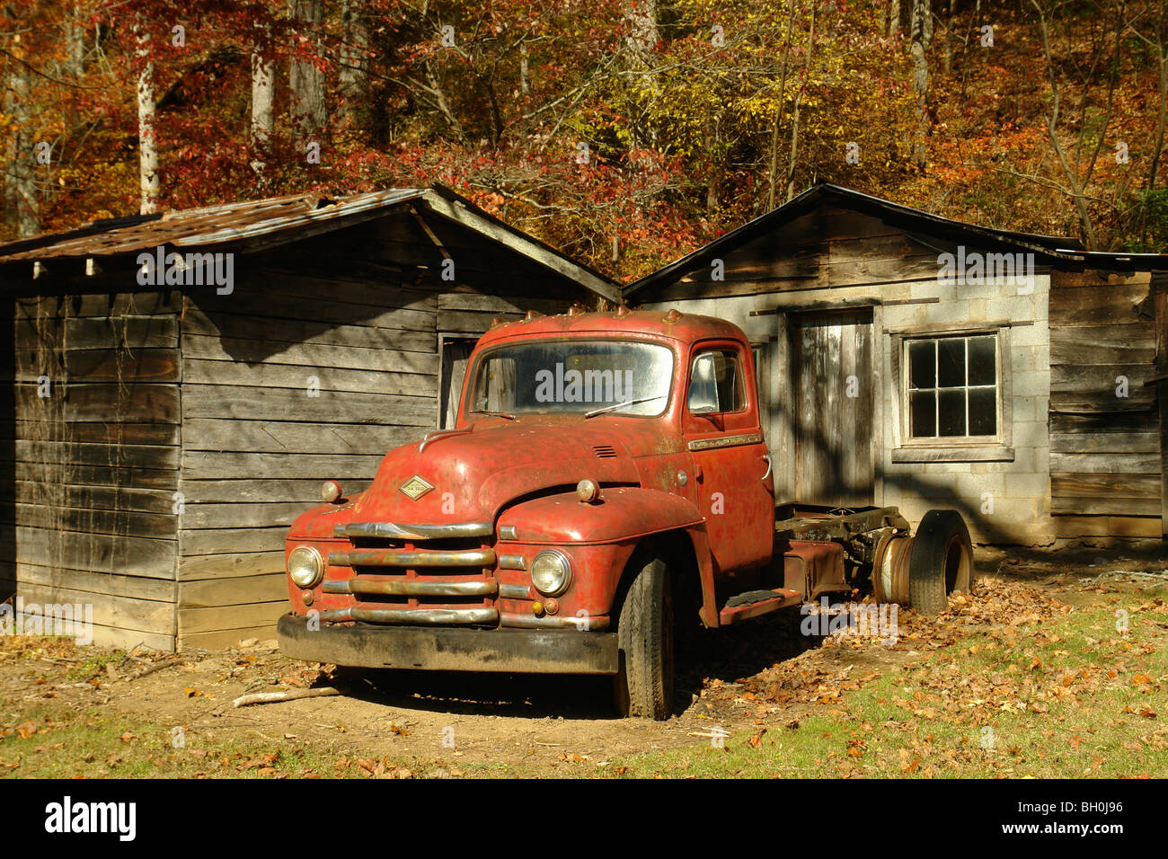 North Georgia, GA, antike LKW, Scheune, Herbst Stockfoto