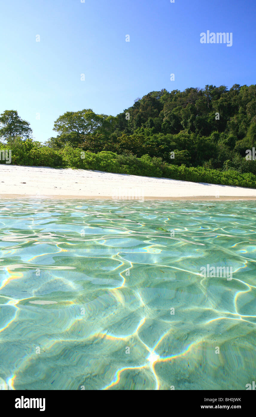 Strand auf unbewohnten Insel in der Sonne, Mergui Archipel, Andamanensee, Myanmar, Burma, Asien Stockfoto