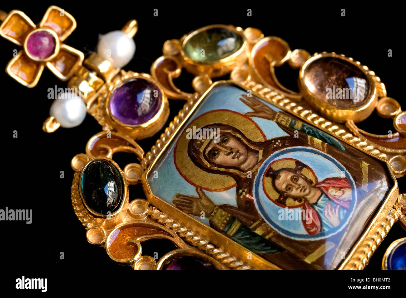 Italien, Rom, Schmuck mit Heiligen Bildern Percossi Papi, Religion, Gold,  Steinen prezionse Stockfotografie - Alamy