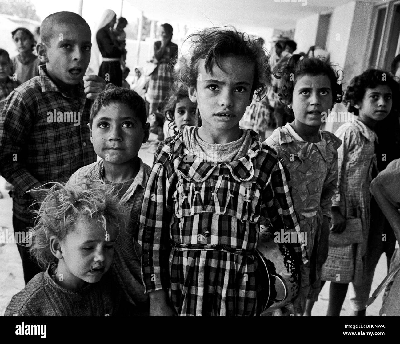 Kleinkinder in einem Unrwa-Flüchtlingslager außerhalb Jerico am West-Ufer in der damaligen Jordan 18 Monate vor dem 6-Tage-Krieg Stockfoto