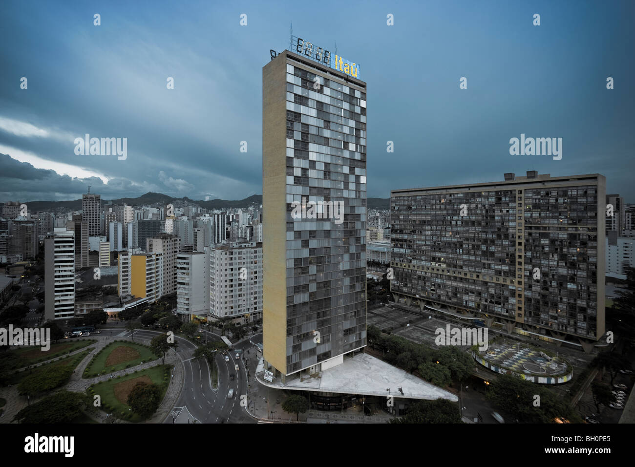 JK Bauplanung, modernes Gebäude von Oscar Niemeyer, moderne Architektur, befindet sich in Belo Horizonte, MG, Brasilien Stockfoto