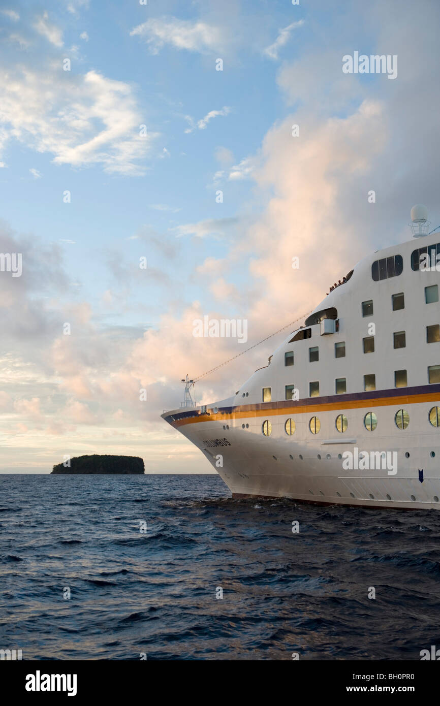 Kreuzfahrtschiff MS Columbus am Abend, Vava'u-Inseln, Tonga, Südpazifik, Ozeanien Stockfoto