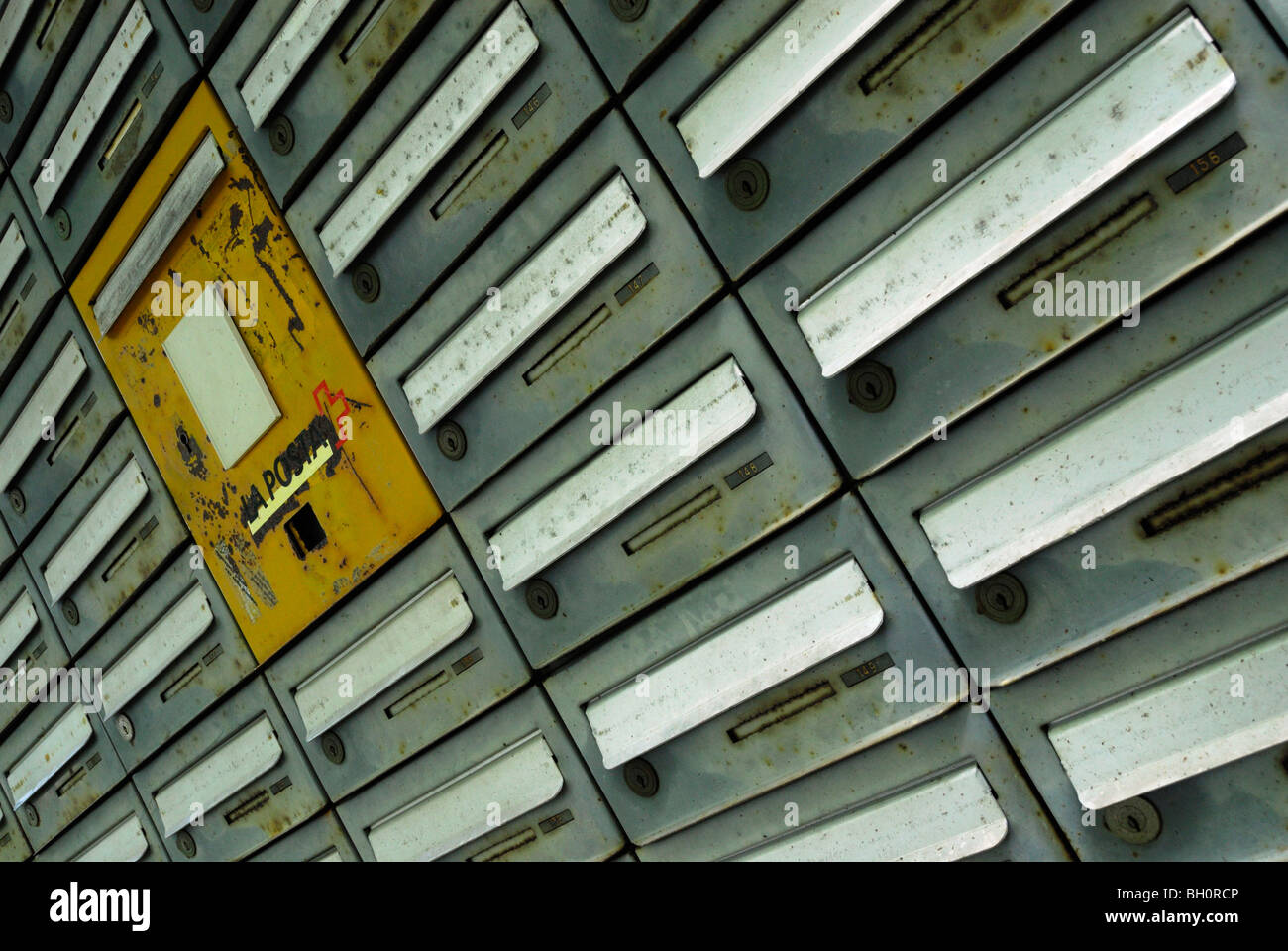 Reihen von Brief Boxen, Orselina, Locarno, Tessin, Schweiz Stockfoto