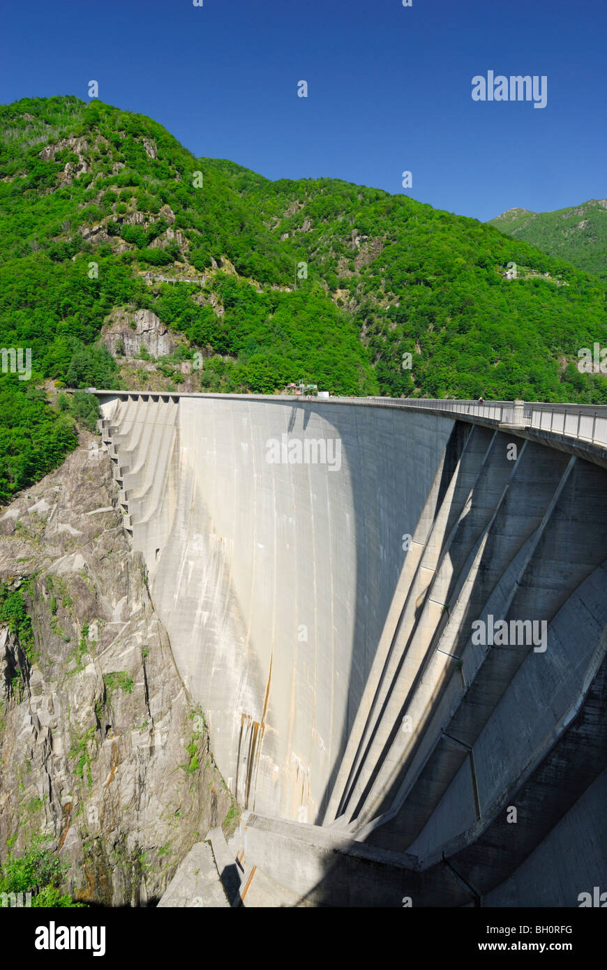 Damm am See Vogorno, Wasser-Kraftwerk, Gordola, Tal der Verzasca, Valle Verzasca, Tessin, Schweiz Stockfoto