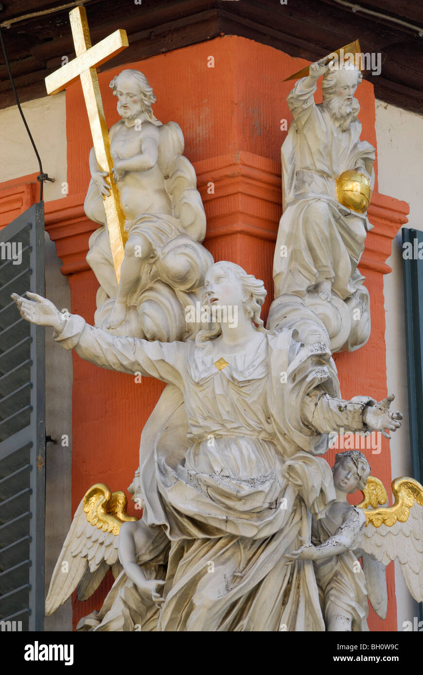 Madonna-Figur an einer Hausfassade, Bamberg, Upper Franconia, Bayern, Deutschland Stockfoto