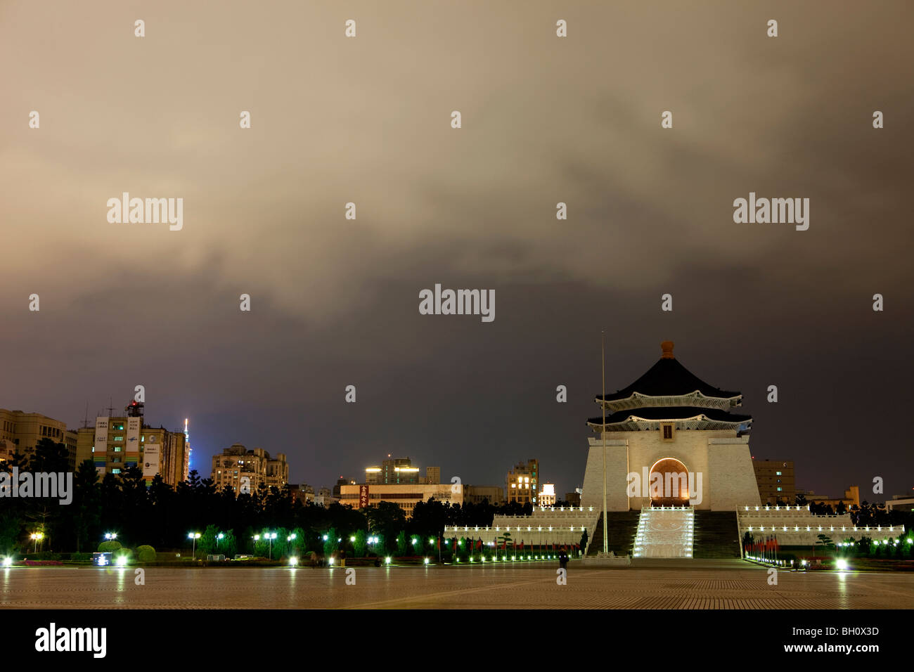 Chiang Kai-Shek Memorial Hall bei Nacht, Taipei, Taiwan, Asien Stockfoto