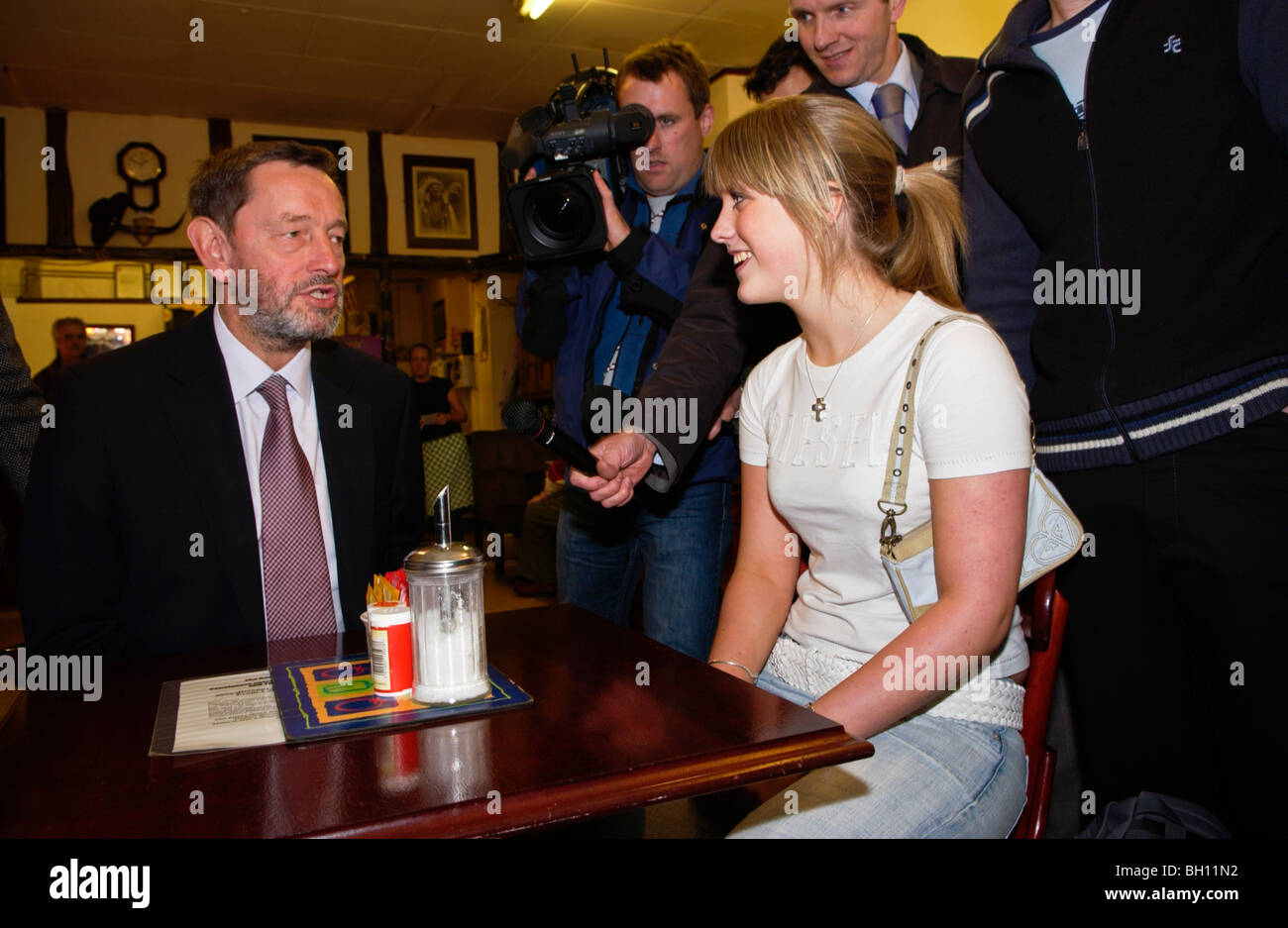 David Blunkett Café in Tredegar in Wahlkreis Blaenau Gwent in 2005 Parlamentswahlen South Wales UK besuchen Stockfoto