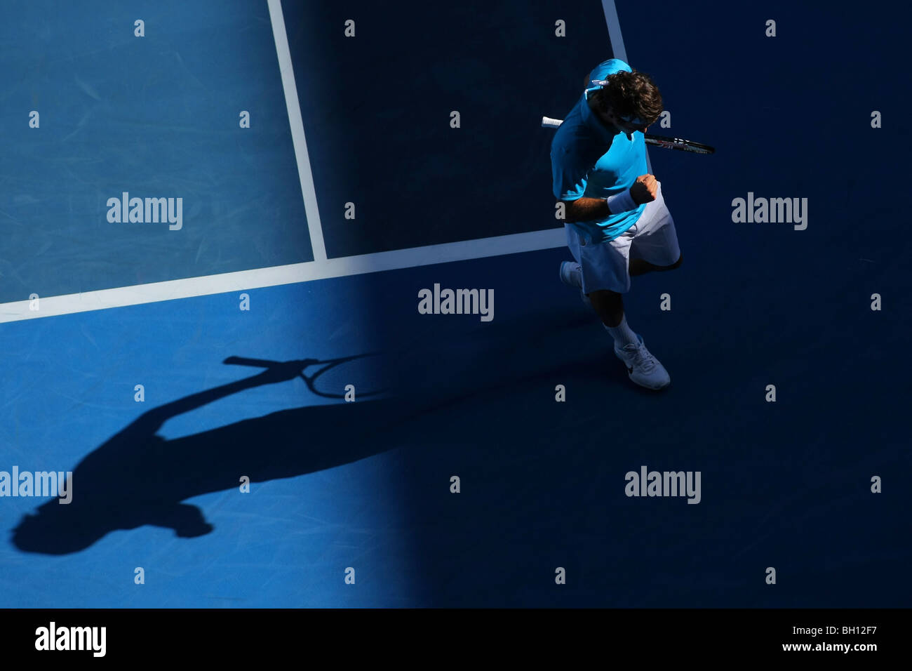 Roger Federer (SUI) im Wettbewerb bei der 2010 Australian Open Tennis. Stockfoto