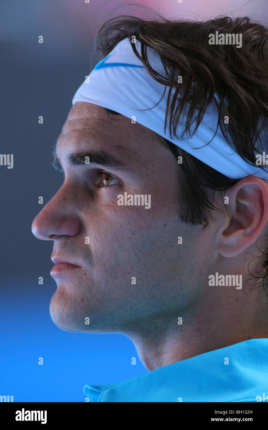 Roger Federer (SUI) im Wettbewerb bei der 2010 Australian Open Tennis. Stockfoto