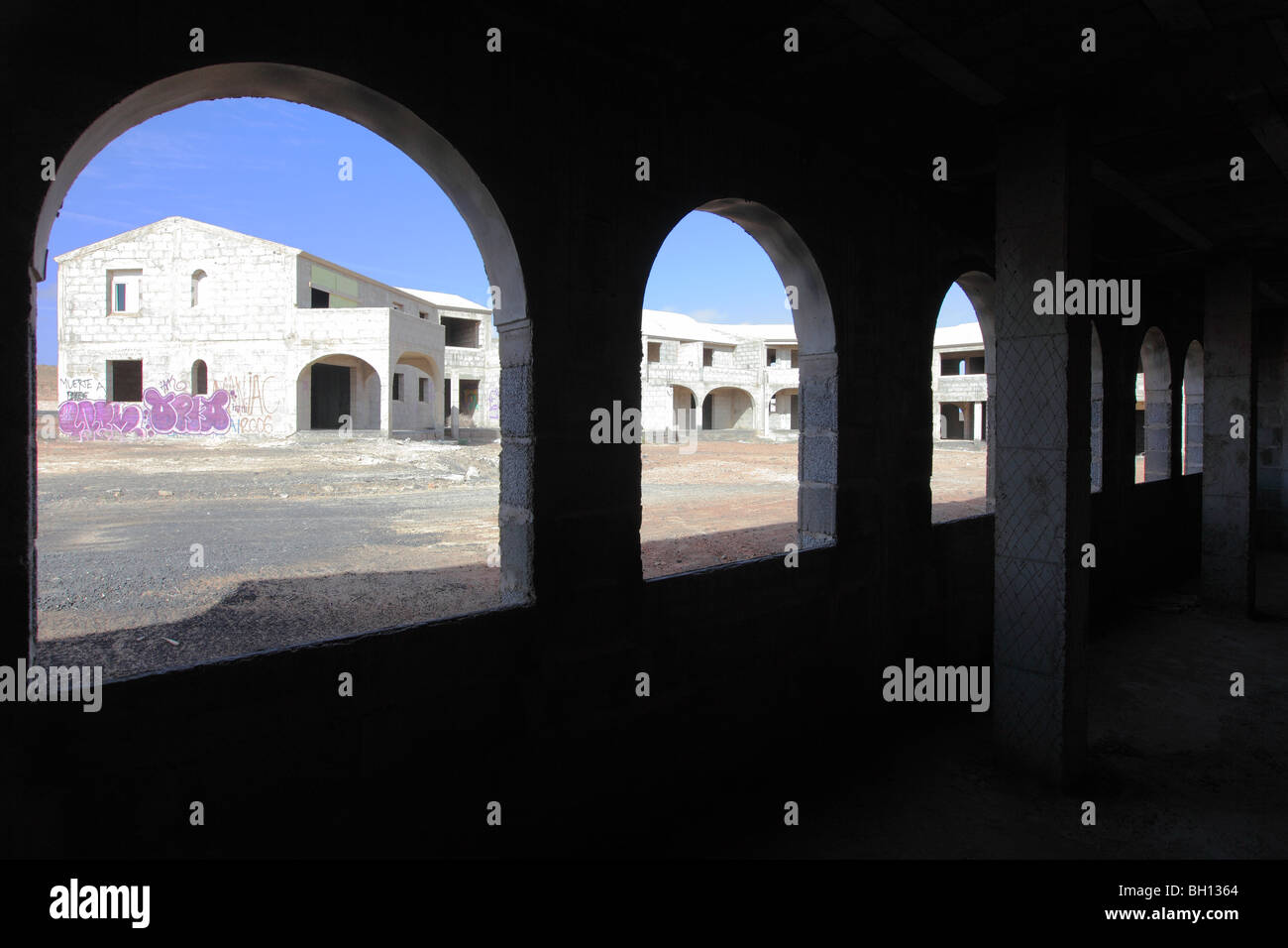 Fuerteventura, Kanarische Insel, Inseln, Spanien, entlang der Straße, nur 1km nördlich von Parque Holandes, konkrete Gebäude Stockfoto