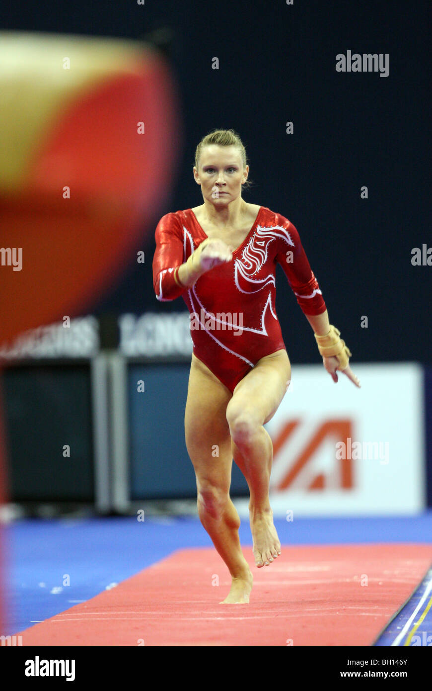 Bridget Sloan US-amerikanische Turnerin für Team Usa bei den Weltmeisterschaften 2009 Gymnastik begibt sich auf ihrem Vorfeld für den Tresor Stockfoto