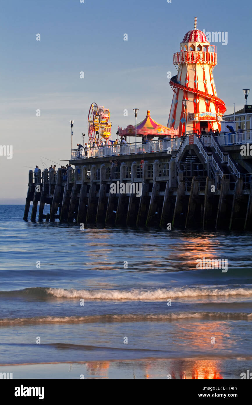 Blick auf den Strand und viktorianischen Pier in Bournemouth in Dorset im Südwesten England UK Stockfoto