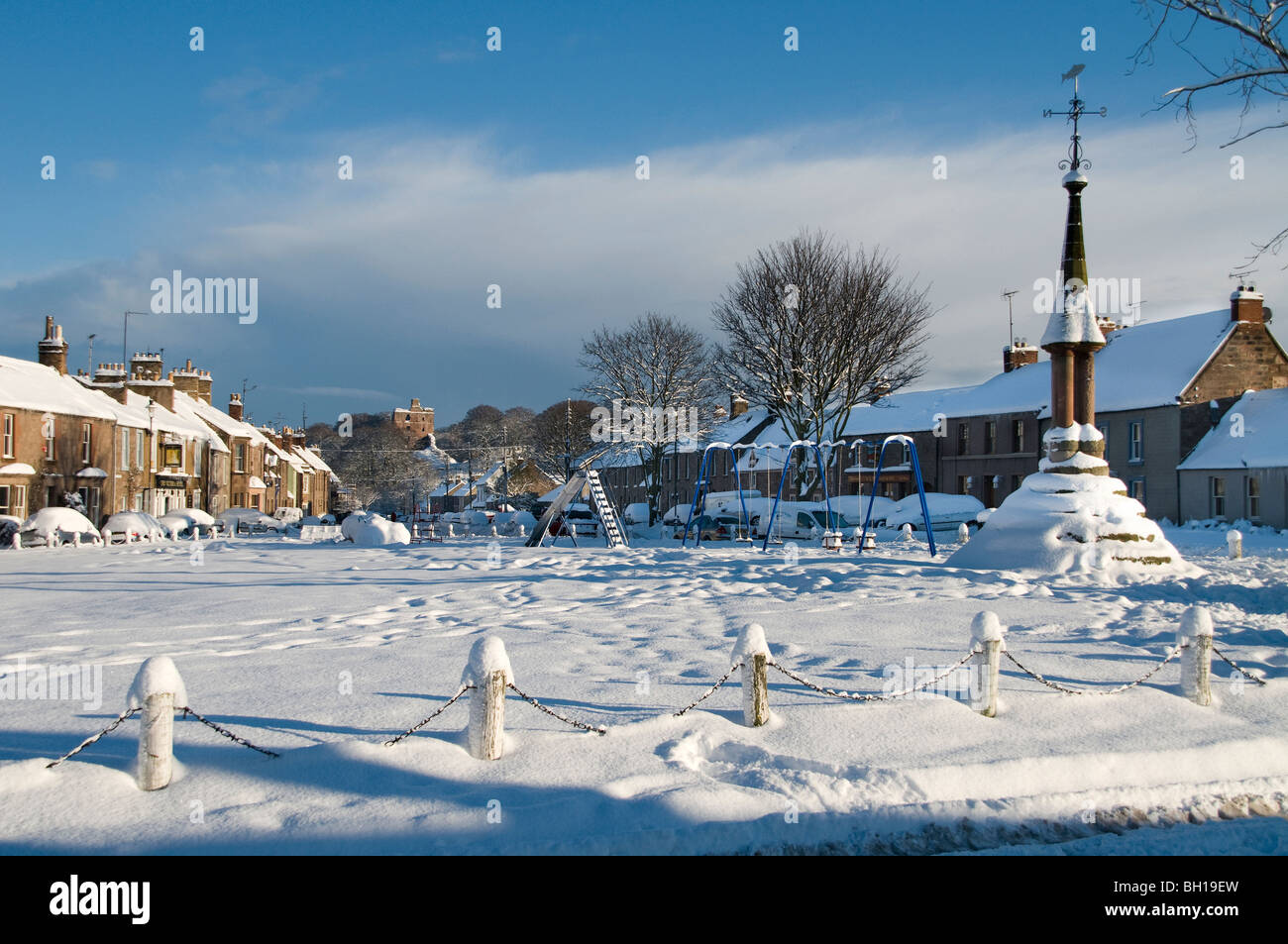 Januar 2010 eine Schnee bedeckt Norham an der schottischen Grenze. Stockfoto