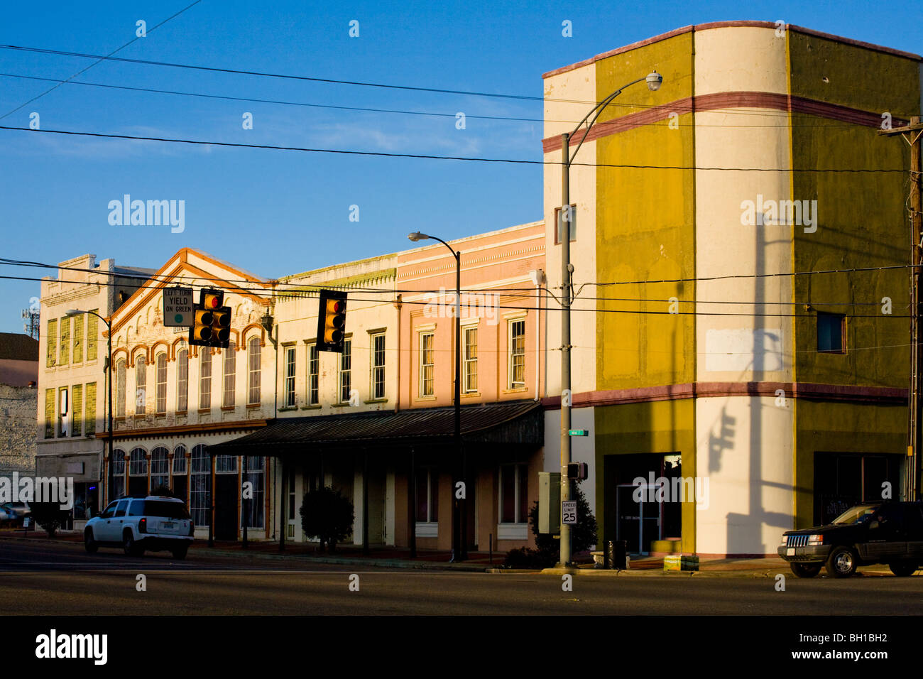 Ein Block von vakanten Unternehmen in Selma, Alabama Stockfoto