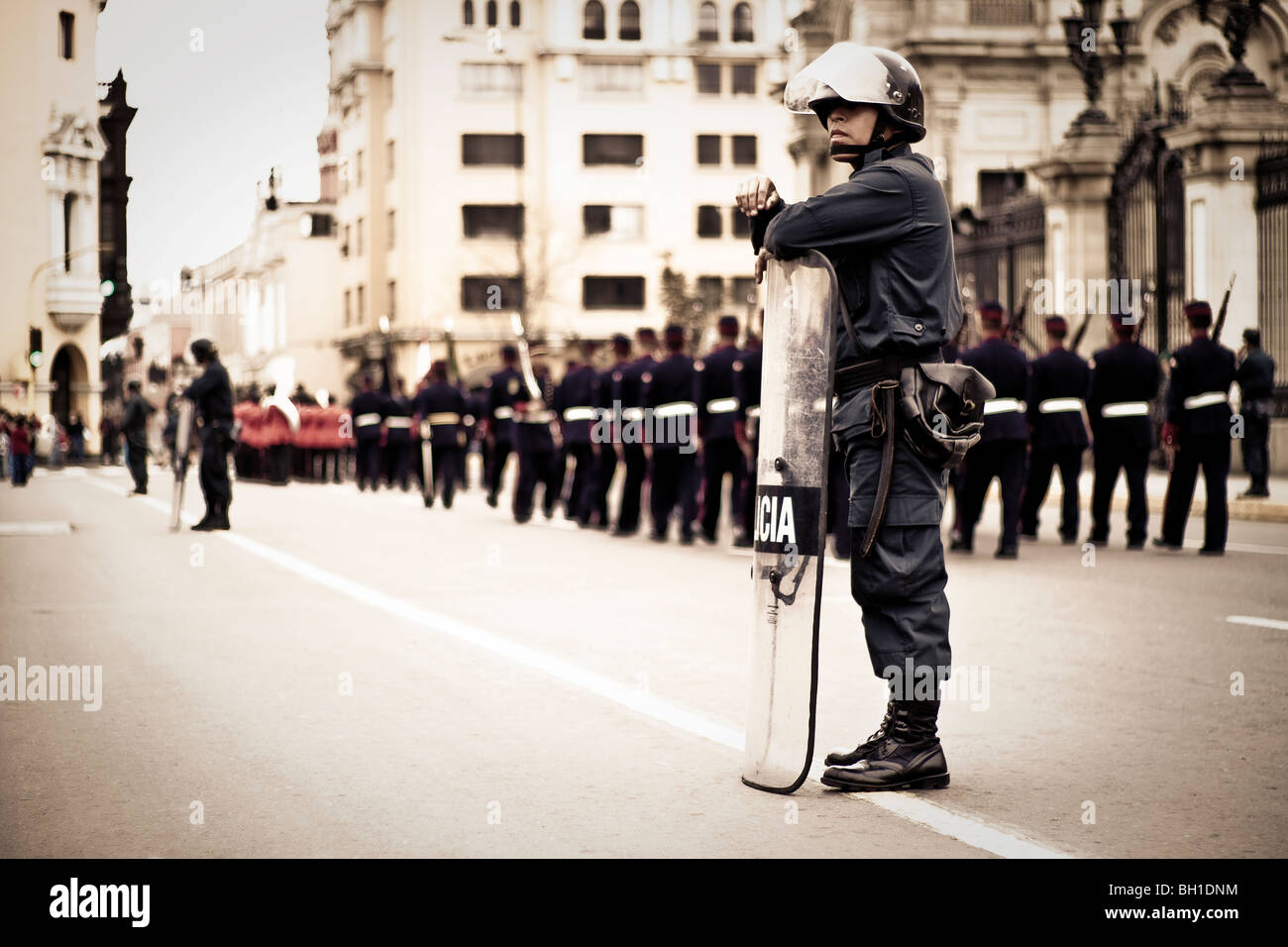 Peruanische Polizist kümmert. Stockfoto