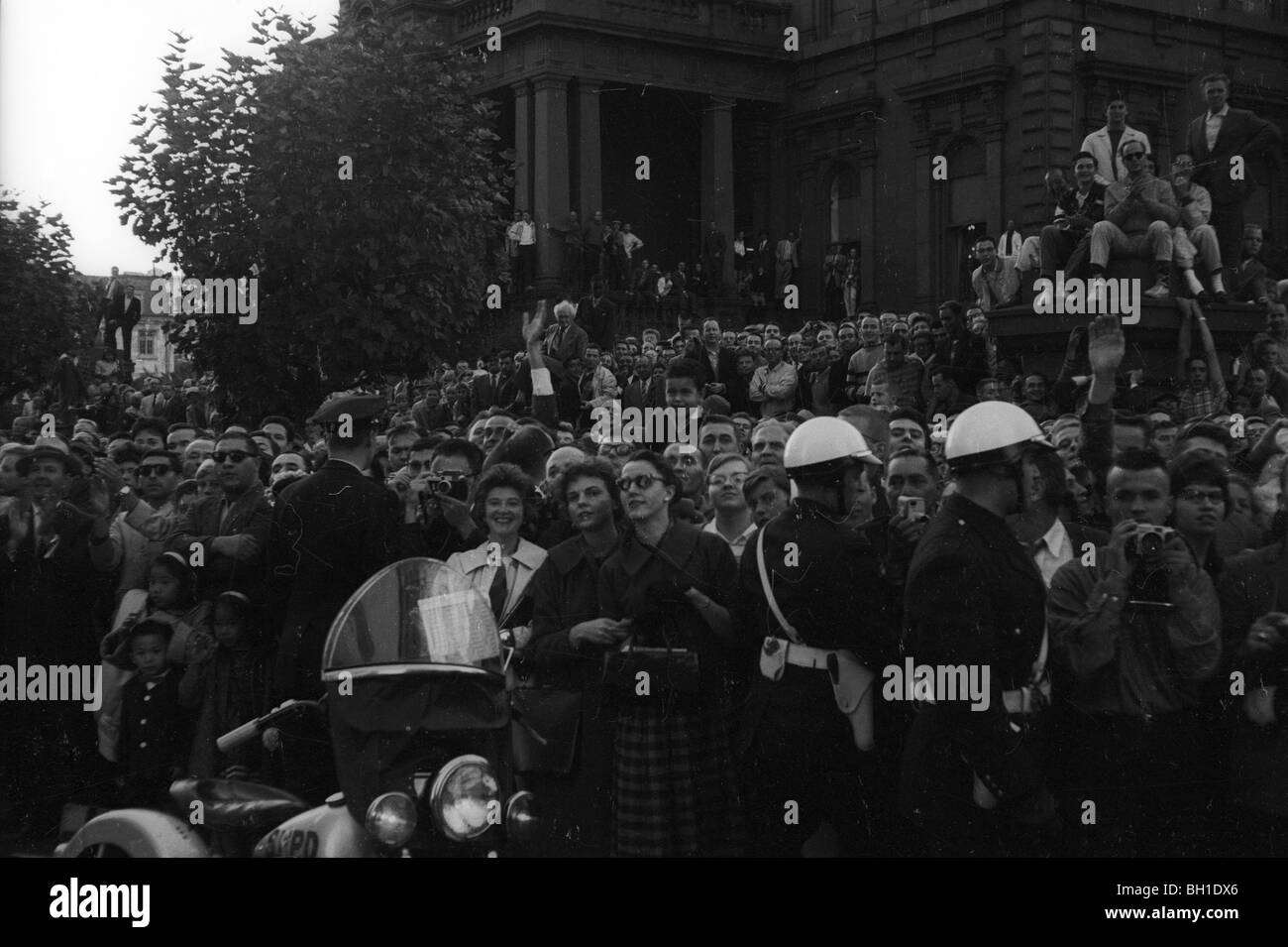 Publikum beobachtet bei Nikita Khrushchev Tours San Francisco während seiner 1959 Amerika. Stockfoto