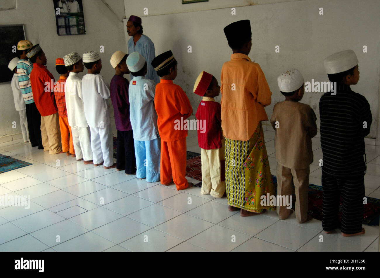 muslimische Jungs in der Schule, muslimische Gemeinschaft, Kuta, Bali, Indonesien Stockfoto