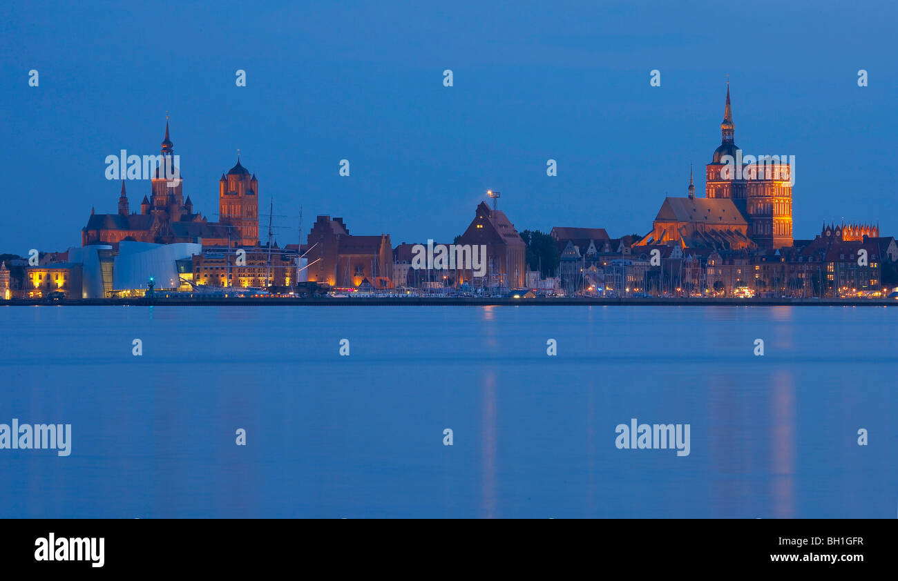 Blick auf Stralsund, Ostsee, Mecklenburg-Vorpommern (Pommern), Deutschland, Europa Stockfoto