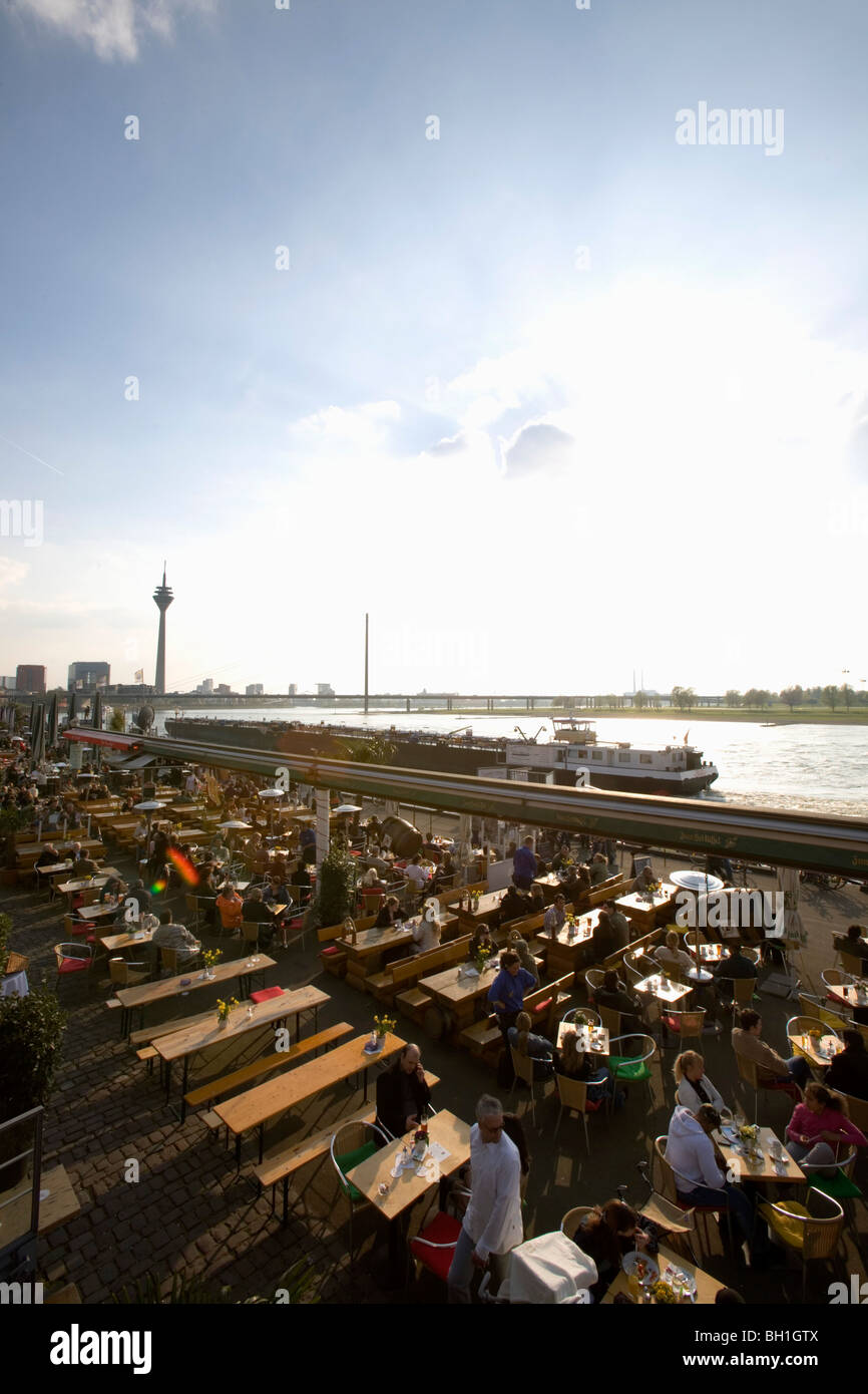 Uferpromenade, Gastronomie an der Promenade von Düsseldorf, Altstadt, Landeshauptstadt von NRW-Nordrhein-Westfalen, Keim Stockfoto