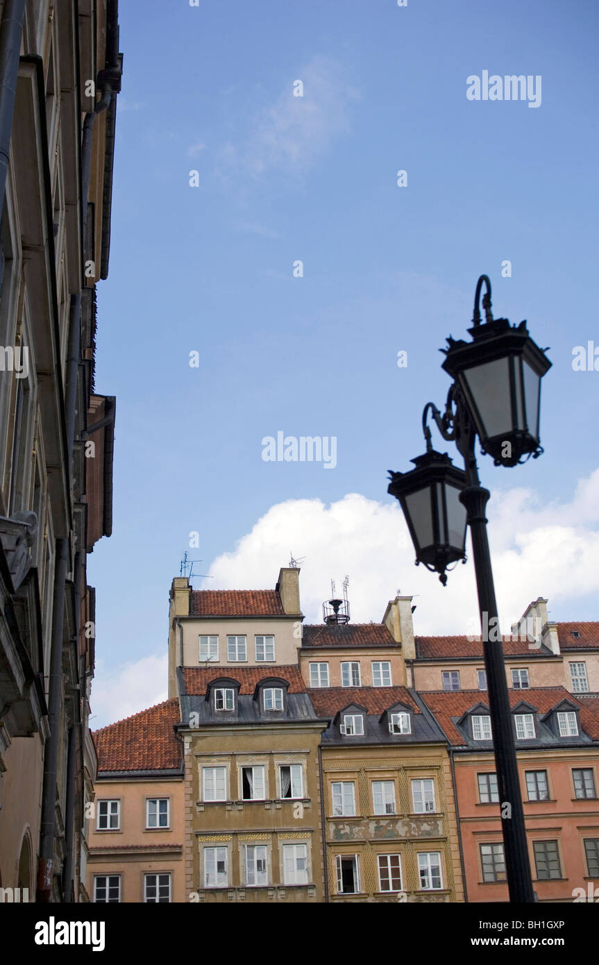 Straßenlaterne vor historischen Häusern der Altstadt, Warschau. Polen Stockfoto