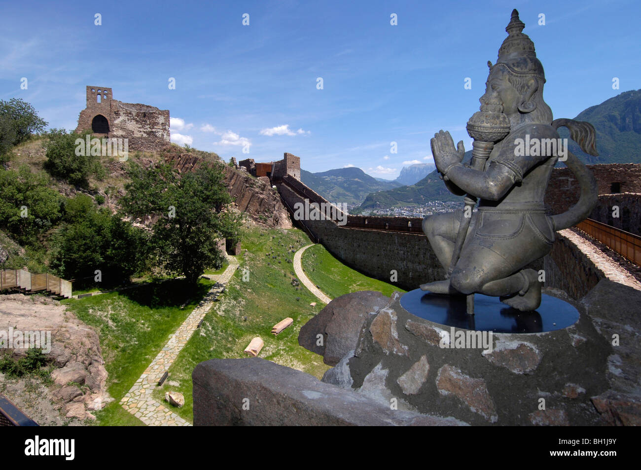 Asiatische Skulptur, Messner Mountain Museum Messner, MMM, Schloss Sigmundskron, Reinhold Messner, Bozen, Südtirol, Italien Stockfoto