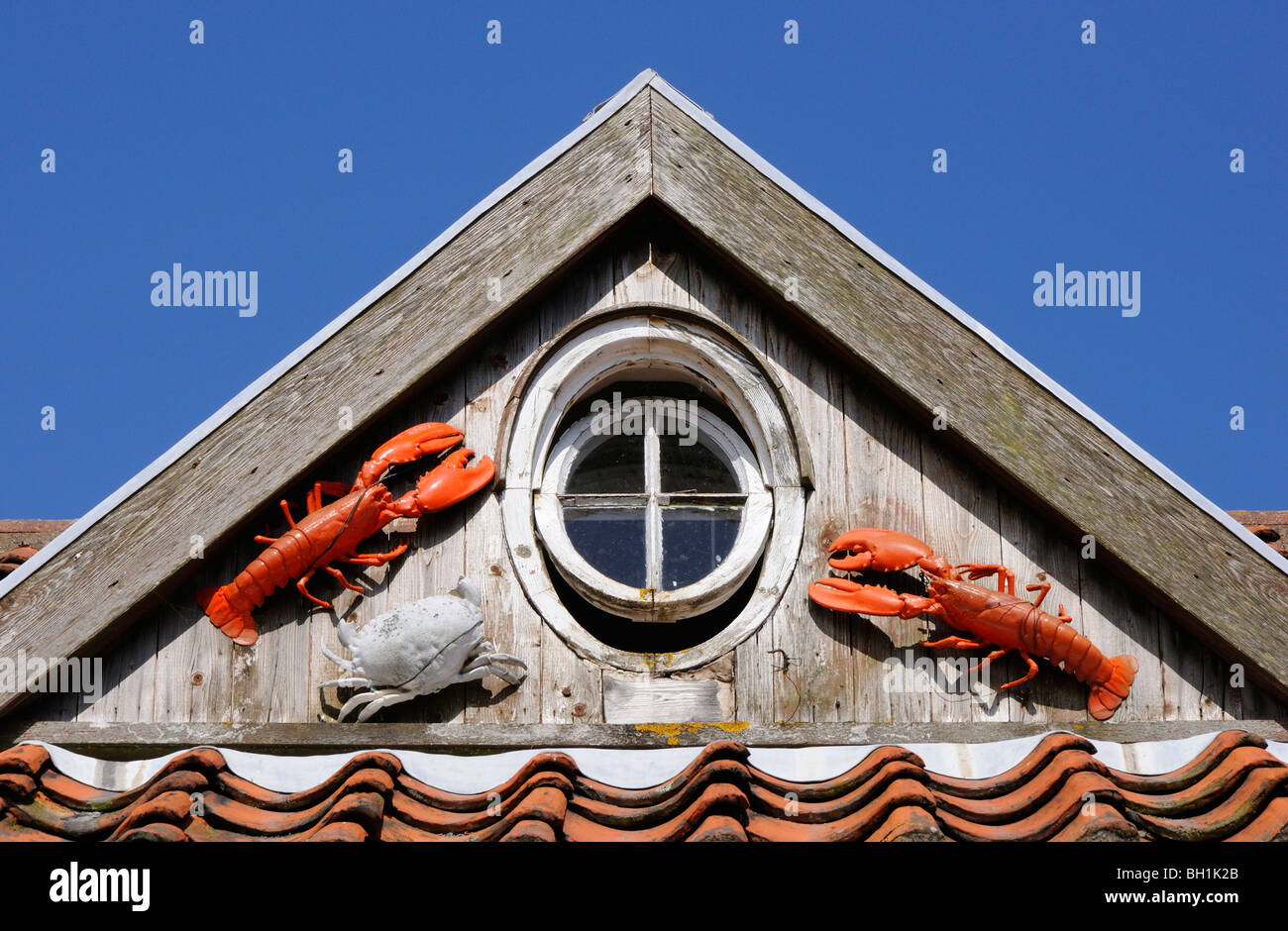 Hummer und Krabben Dekoration für ein Haus von Crail Hafen, Fife, Schottland, UK. Stockfoto