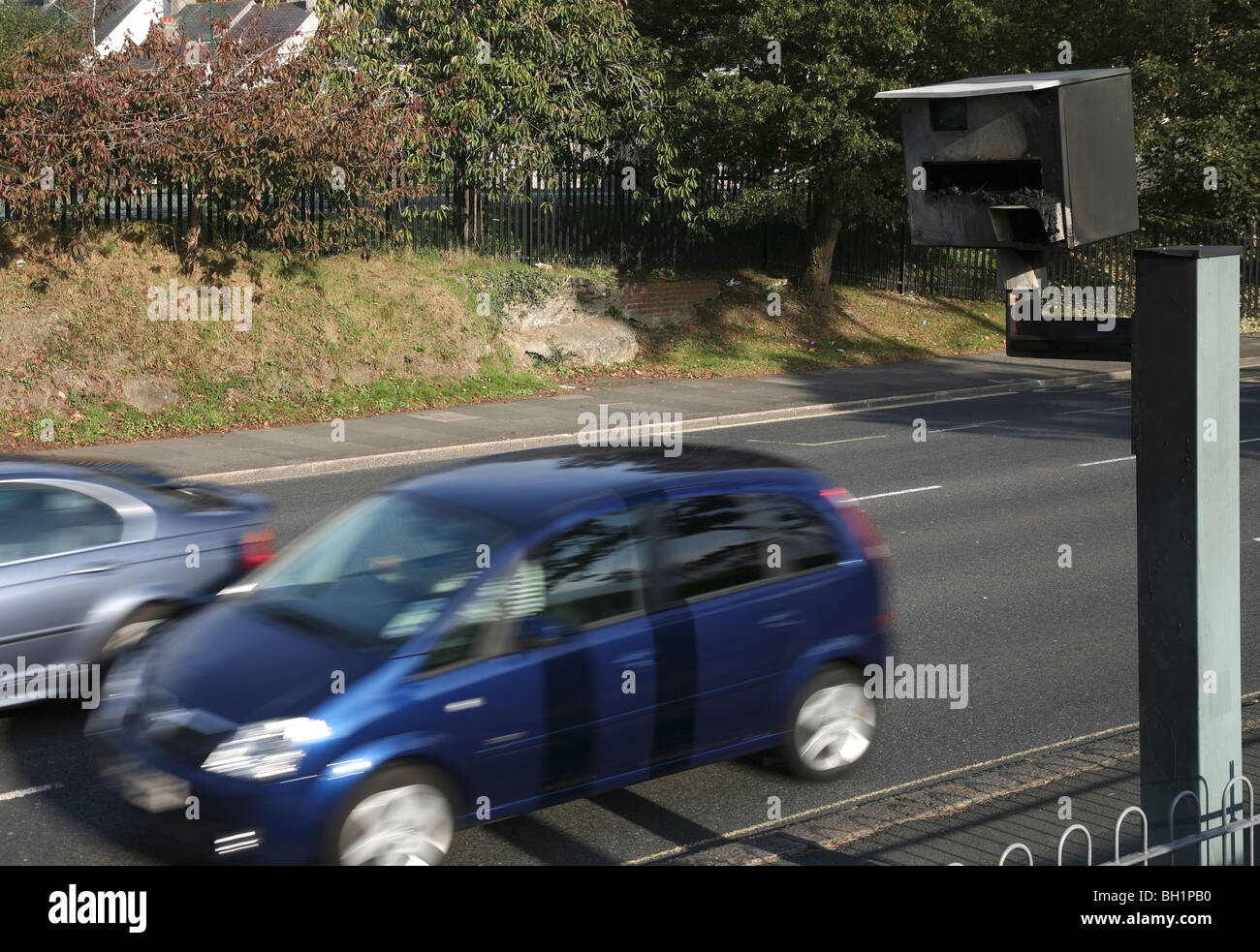 Geschwindigkeit Kamera Vandalismus mit Autos Stockfoto