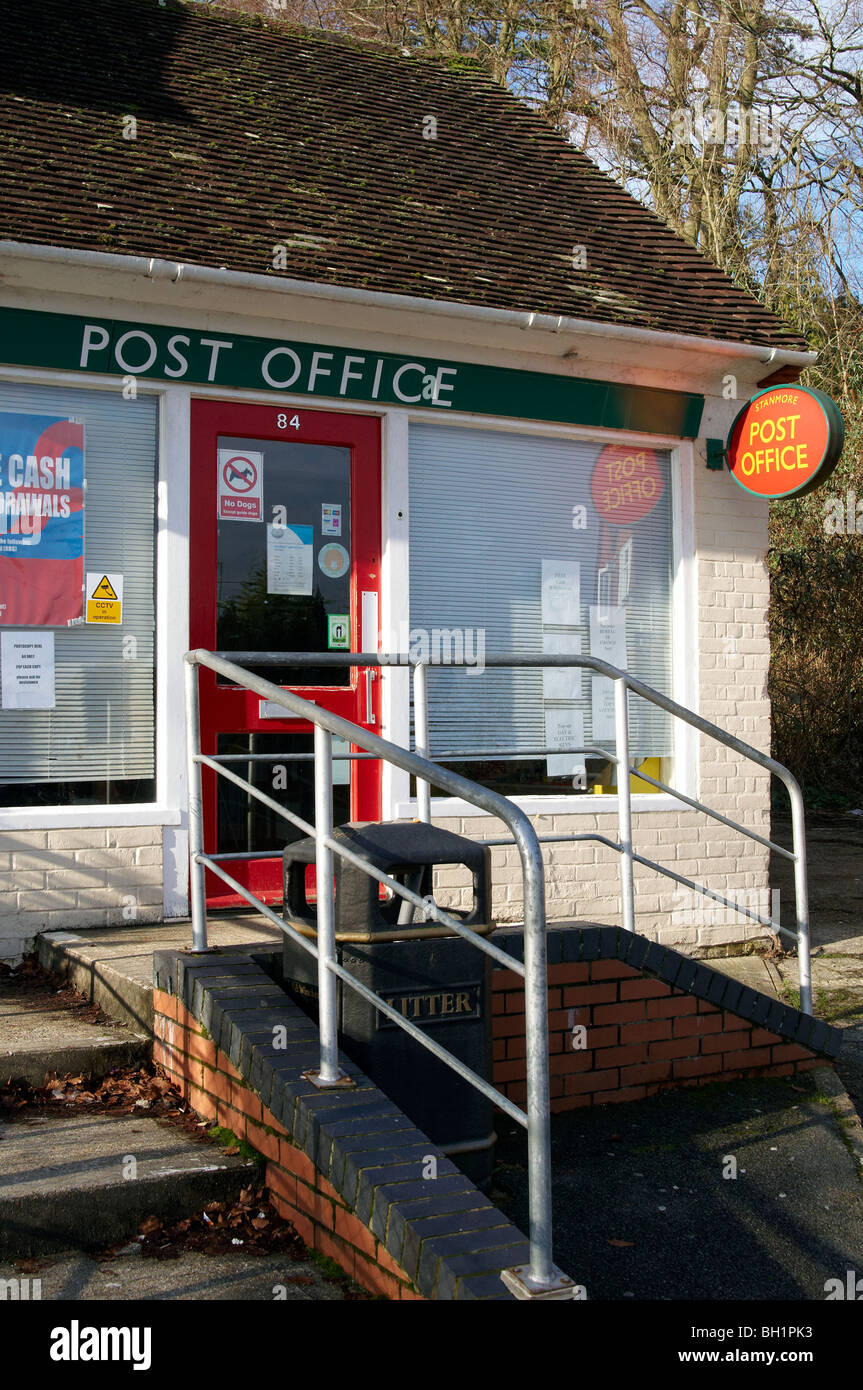 Kleine einzelne Funktion Postamt in Stanmore, Winchester. Das Büro dient eine Fläche von hauptsächlich 1930 und 1950 die Schamgegend Gehäuse. Stockfoto