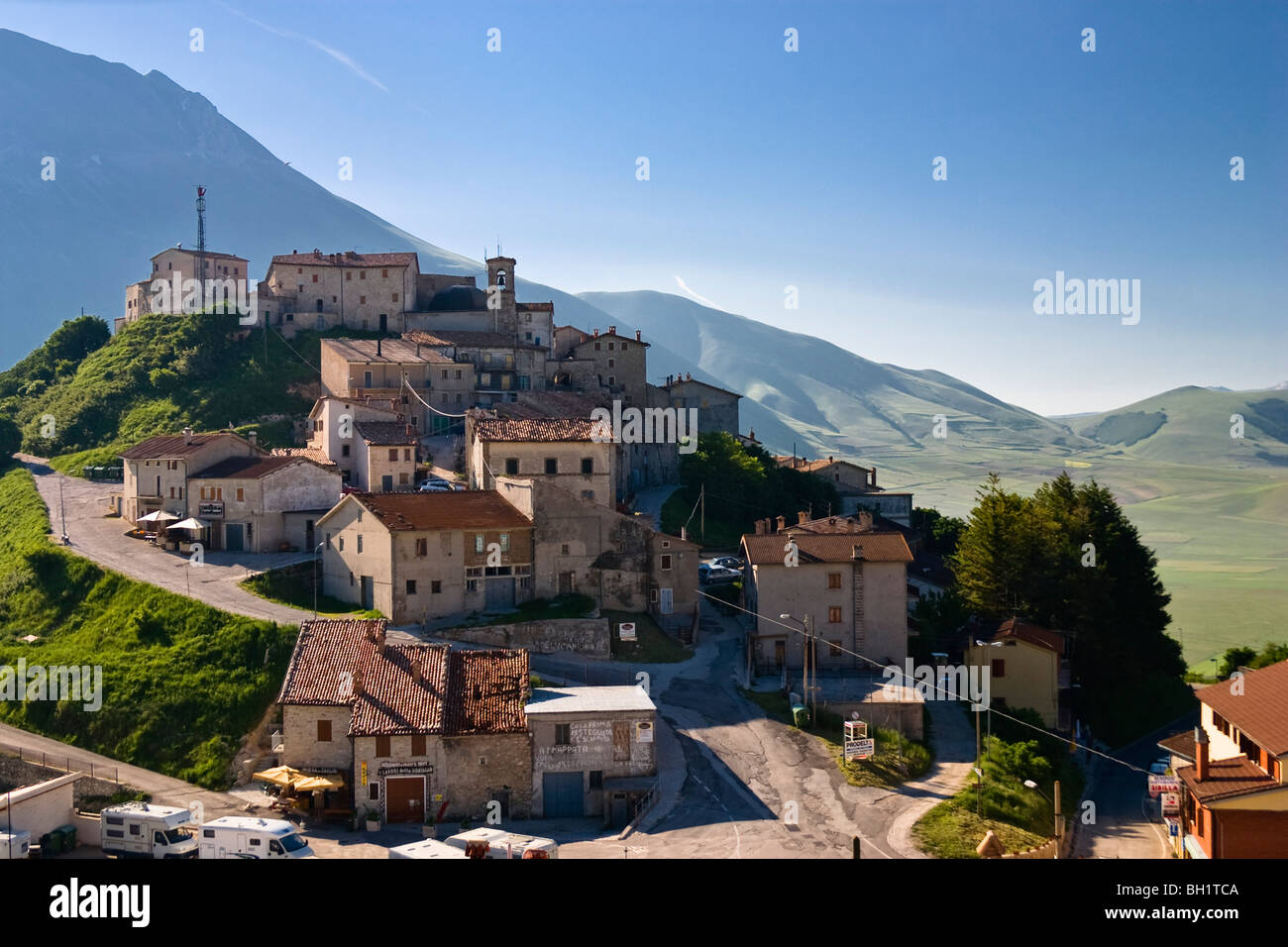 Dorf Castelluccio, Piano Grande, Monti Sibillini Nationalpark, Italien Stockfoto