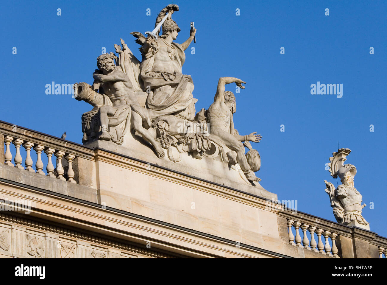 Dach-Figuren, Flagge, Zeughaus, Deutsches Historisches Museum Stockfoto