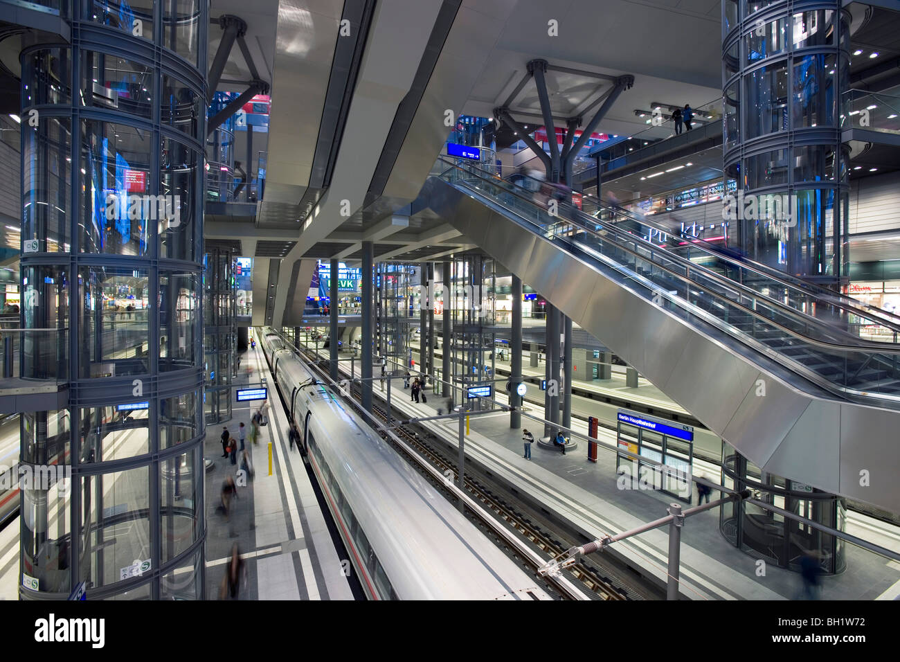 Am Hauptbahnhof, Berliner Hauptbahnhof, die neue Build-Station im staatlichen Bereich, Berlin, Deutschland, Europa Stockfoto