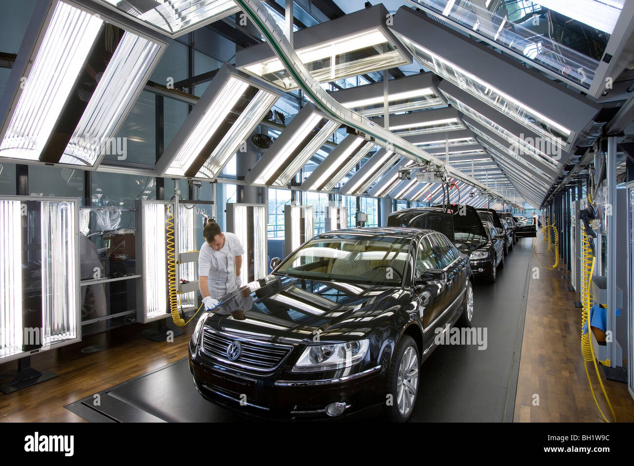 Die Gläserne Manufaktur, Produktion von Automobilen Pflanze im Besitz von Volkswagen, moderne Fabrik entwickelt, um die Produktionslinie vi Stockfoto