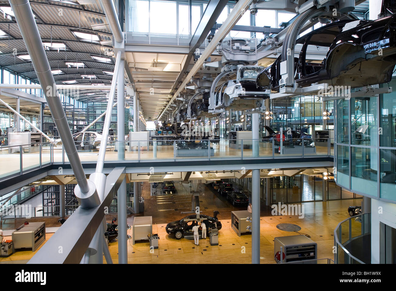 Die Gläserne Manufaktur, Produktion von Automobilen Pflanze im Besitz von Volkswagen, moderne Fabrik entwickelt, um die Produktionslinie vi Stockfoto
