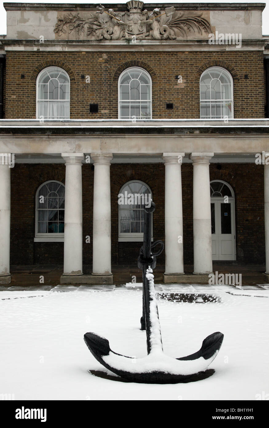 Winterliche Bild eines Teils der georgischen, Trafalgar Viertel Greenwich nach schweren Schneefall. Stockfoto