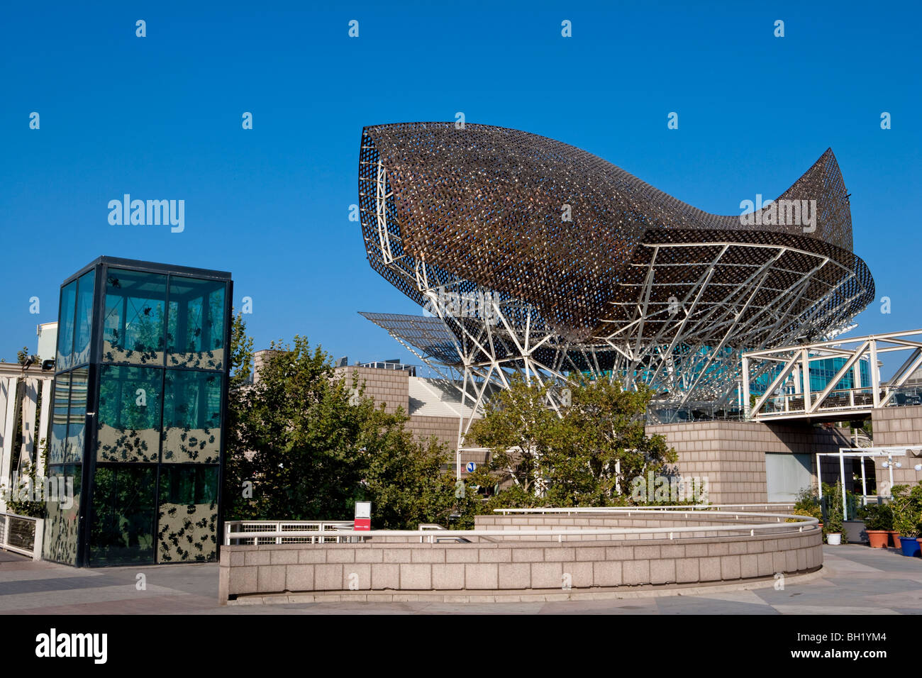 Barcelona - der olympische Hafen und einem riesigen Wal aus Bronze gefertigt (von Frank Gehry) Stockfoto