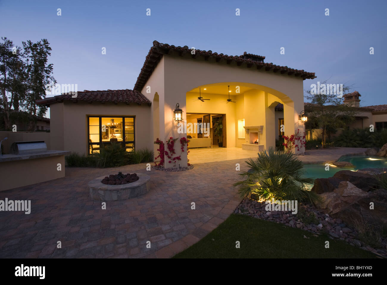 Palm Springs Haus außen in der Dämmerung Stockfoto