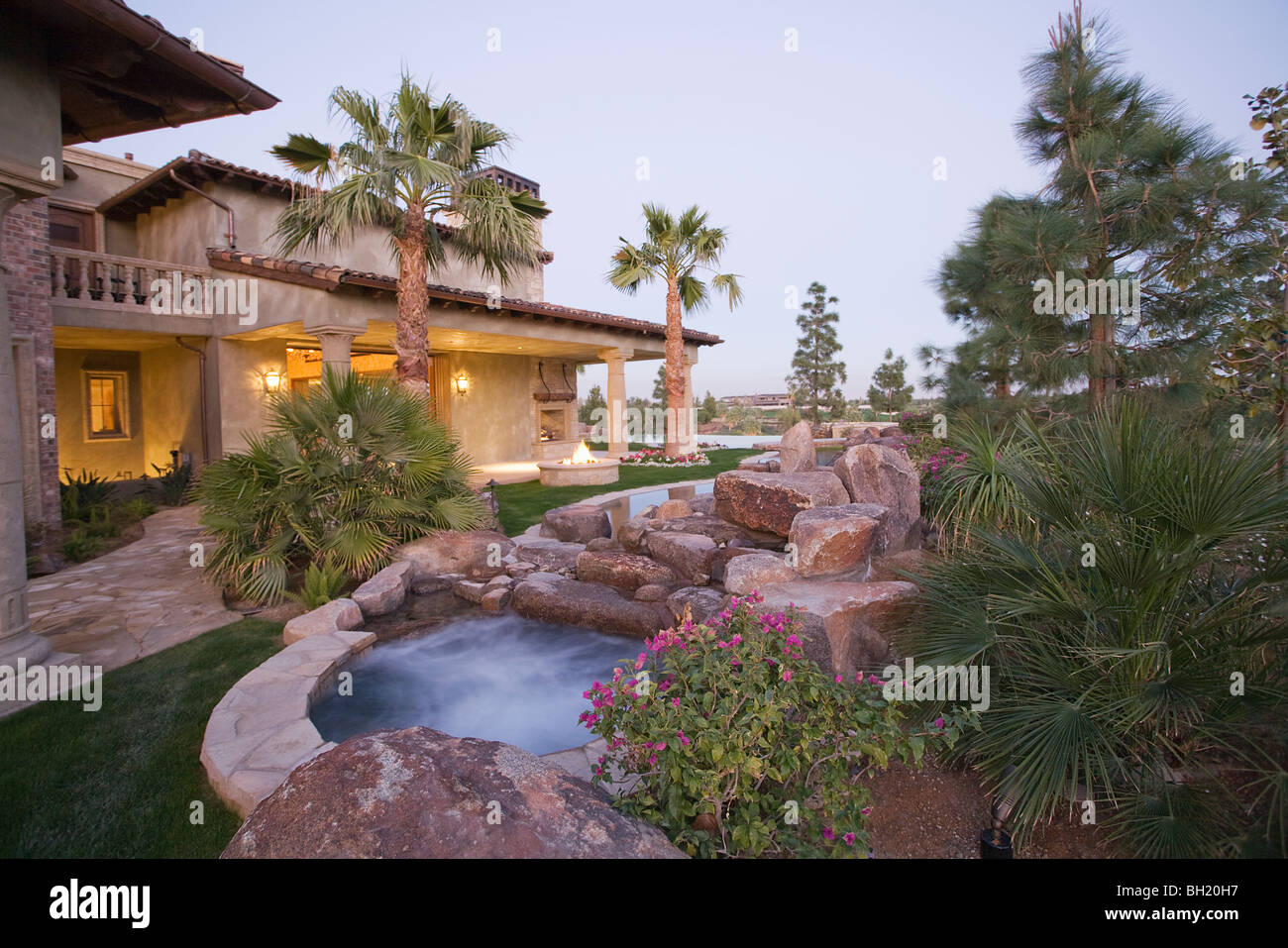 Palm Springs-outdoor-Jacuzzi und Haus außen Stockfoto