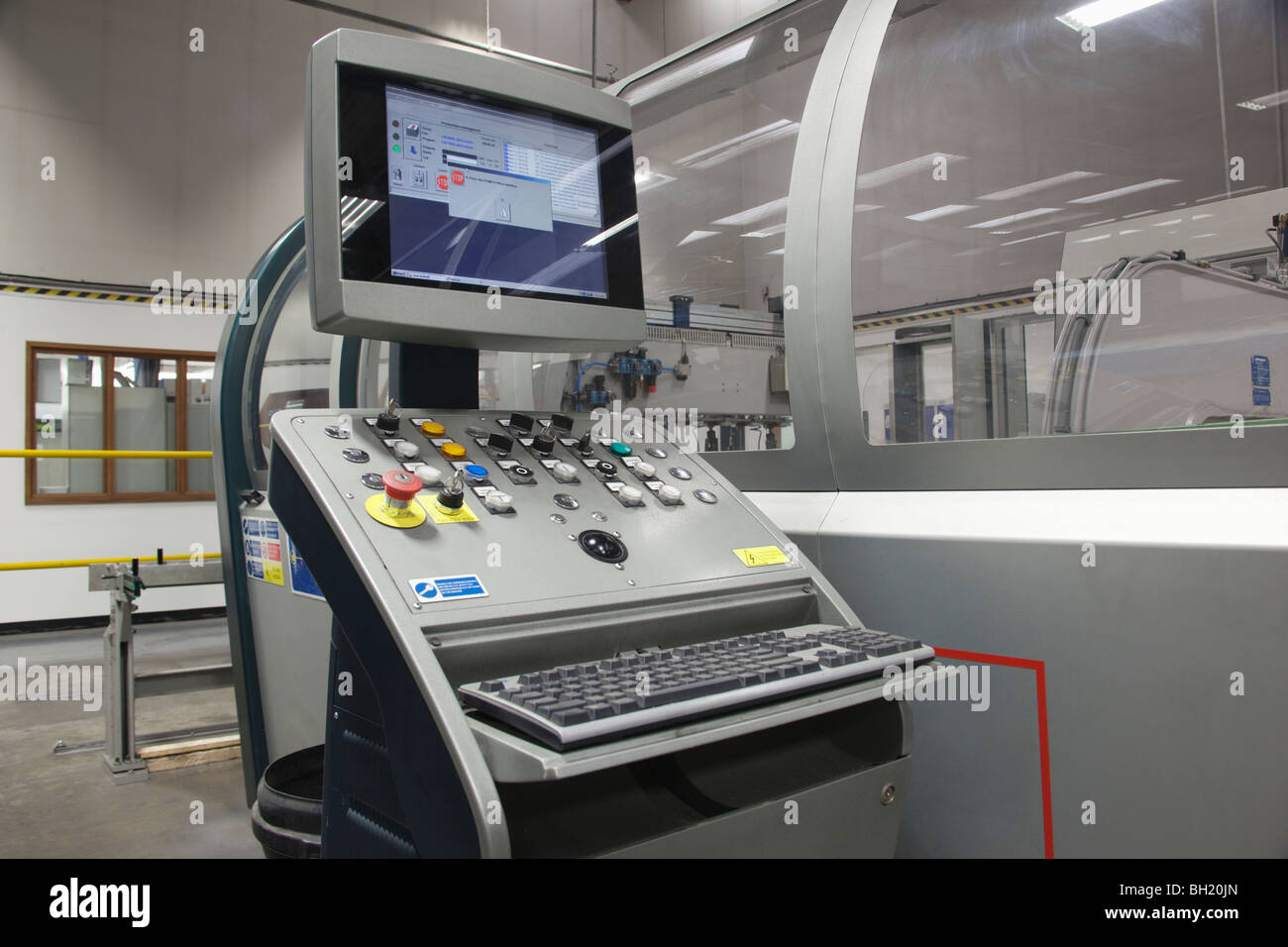 Steuergerät für einen Salvernini CAM Blech Falzmaschine. Stockfoto