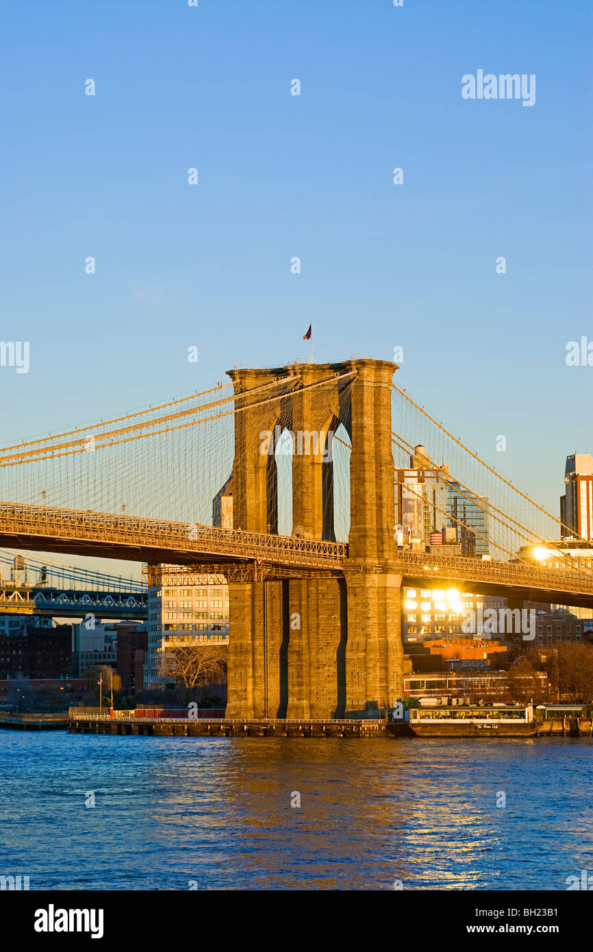 Die Brooklyn Bridge und dem East River, New York City, New York Stockfoto