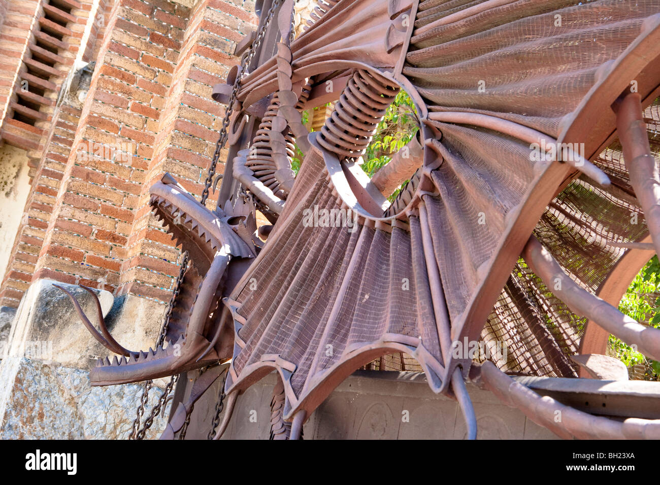 Barcelona - Pedralbes - die Finca Güell - Antoni Gaudi - Skulptur - L'Eixample District - Les Corts Bezirk - Modernisme Stockfoto