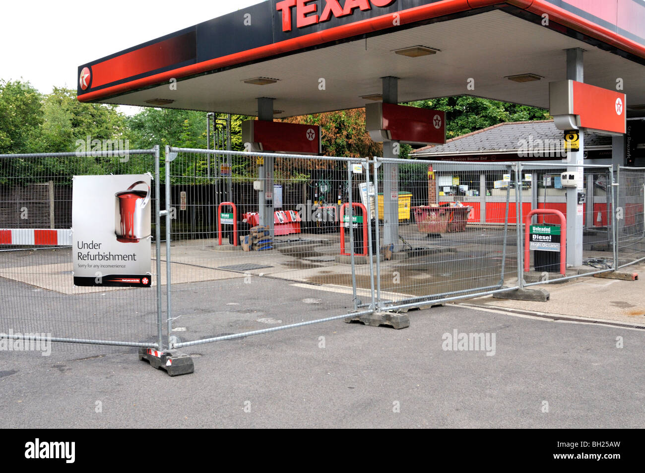 Eine geschlossene Texaco Tankstelle, England, UK. Stockfoto