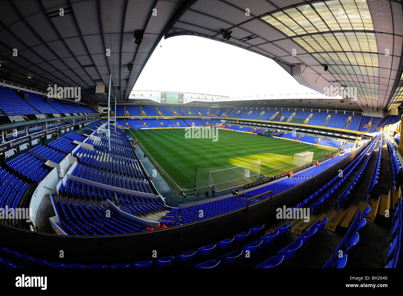Blick ins Innere der White Hart Lane Stadium in London. Haus von Tottenham Hotspur Football Club oder Sporen Stockfoto
