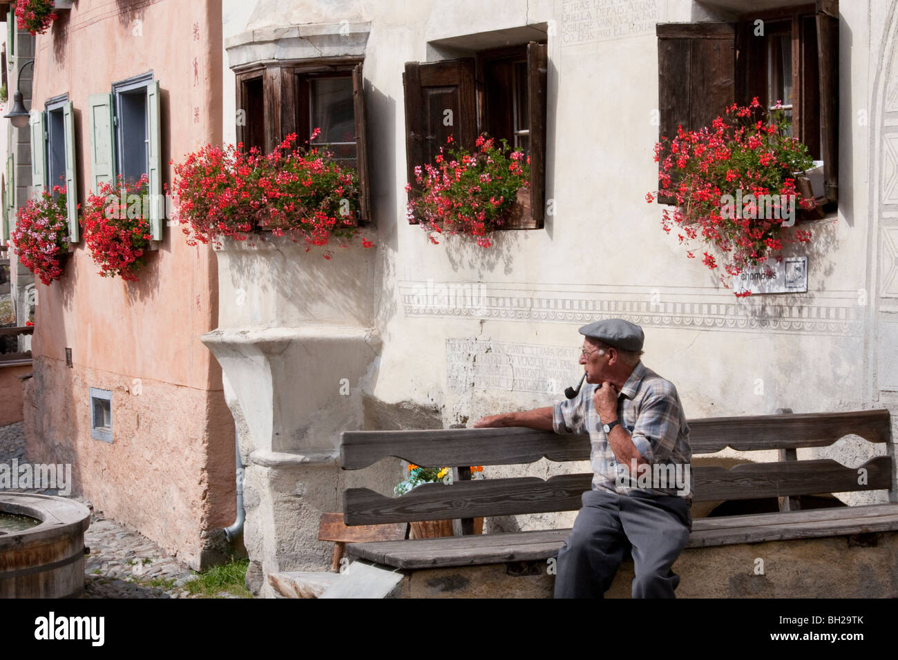 ÄLTERER MANN, GUARDA, ENGADIN, GRAUBÜNDEN, SCHWEIZ Stockfoto