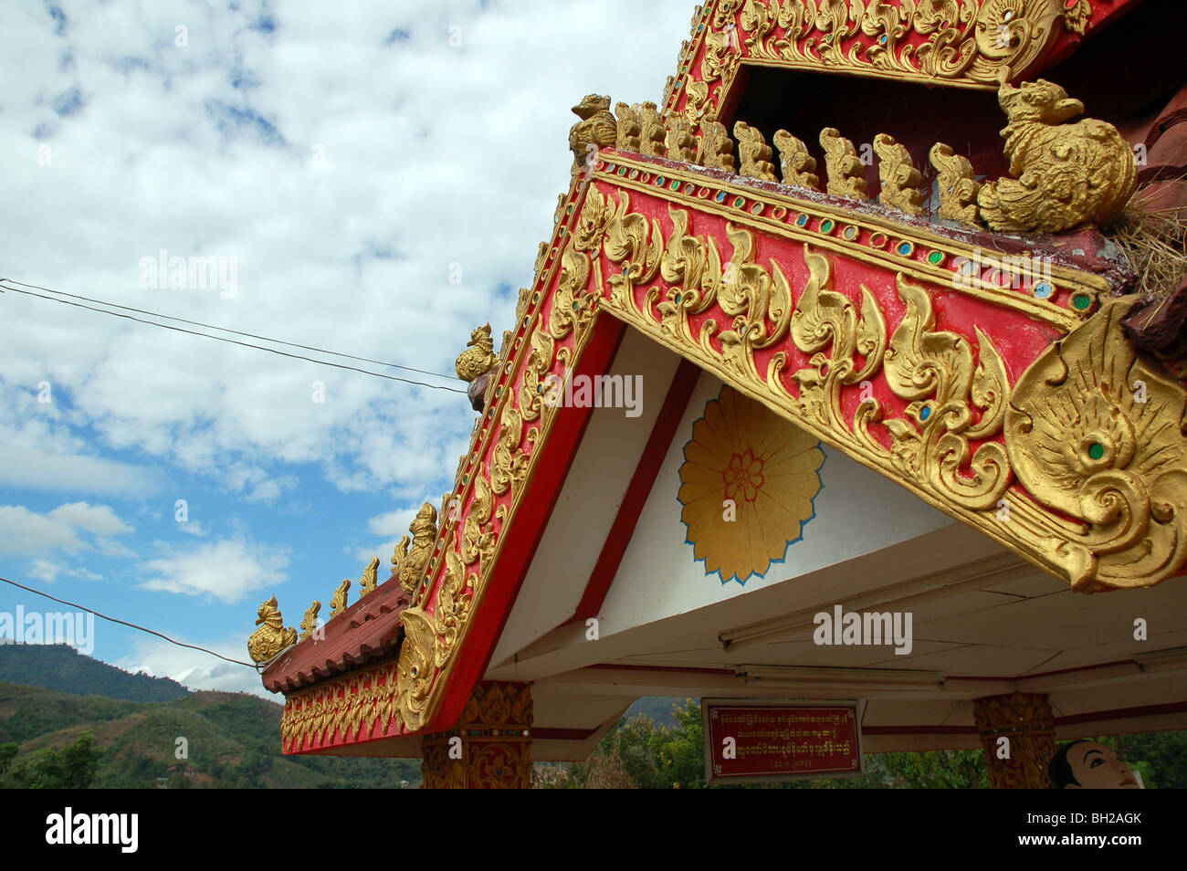 Die Tempel-Dach des Swe Dagon Padoga in Tachileik, MYANMAR Stockfoto