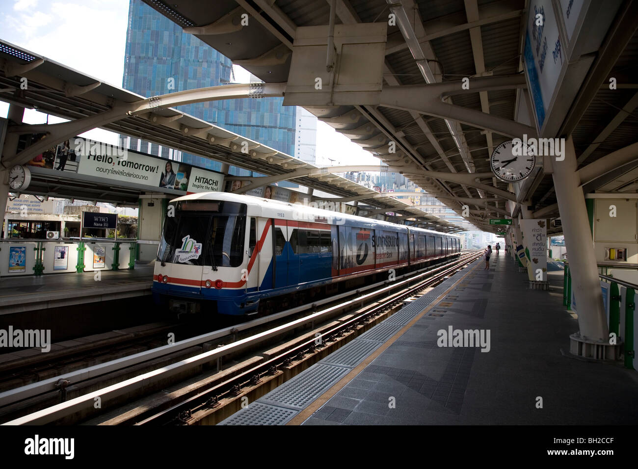 BTS Skytrain Nana Station in Bangkok Stockfoto